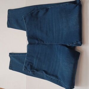 Soft Surroundings Pull On Jean Sz.L. W.35". R.11.5". L.28.5"Slight Wear Last Pic